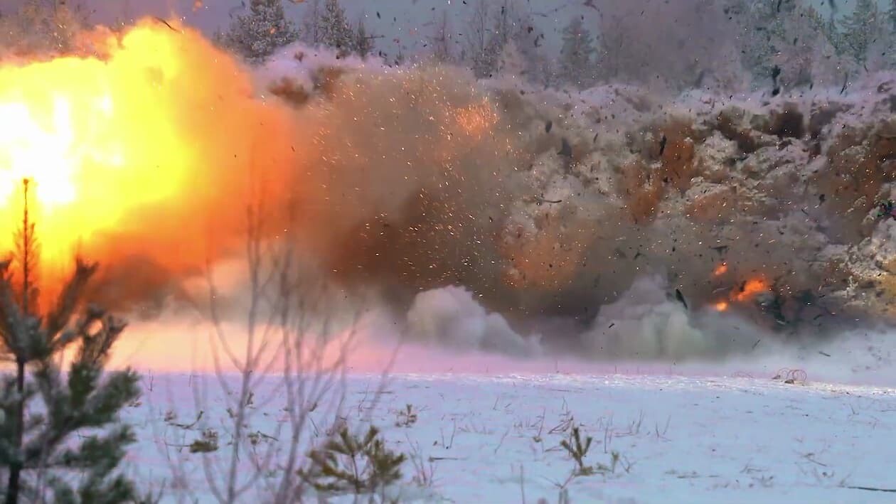 テスラ　ダイナマイト　爆破　イーロン・マスク　フィンランド