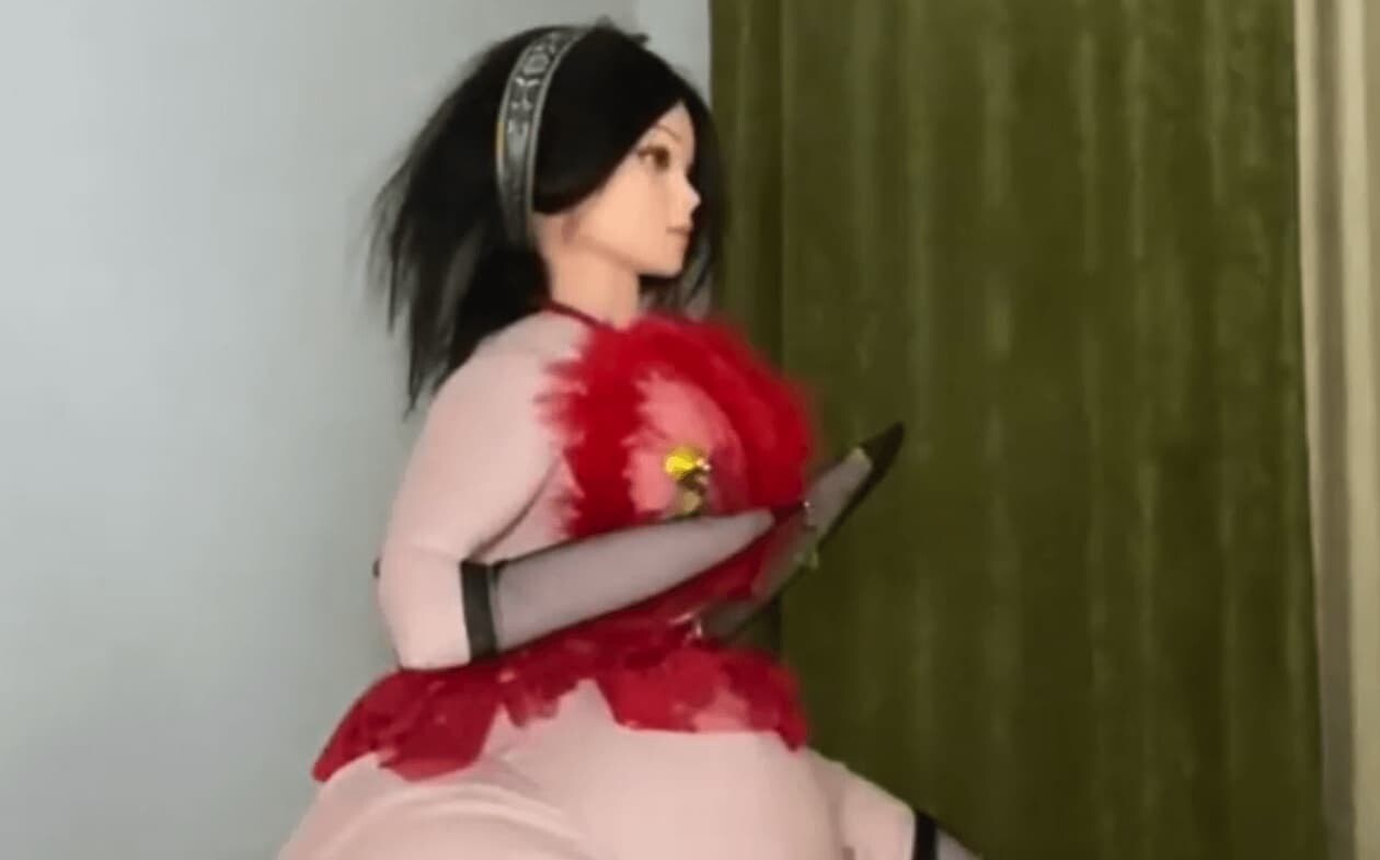 ユーリ・トロチコ　ボディービルダー　ラブドール　離婚　カザフスタン