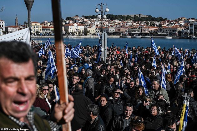 ギリシャの島々で難民の受け入れを反対する抗議デモに関連した画像-04