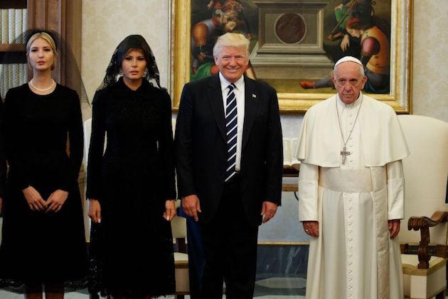 トランプ大統領、ローマ法王に露骨に嫌な顔をされるに関連した画像-02