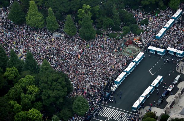 安保法案反対の国会前デモに関連した画像-04