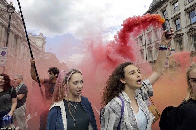 英EU離脱で数万人規模の抗議デモに関連した画像-04