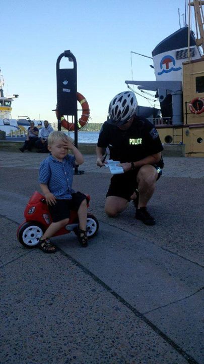 ３歳児、警官に駐車違反キップを切られるに関連した画像-02