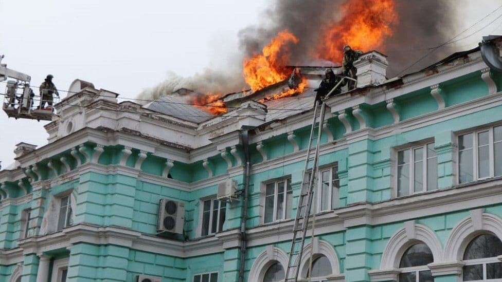 ロシア　火事　病院　手術